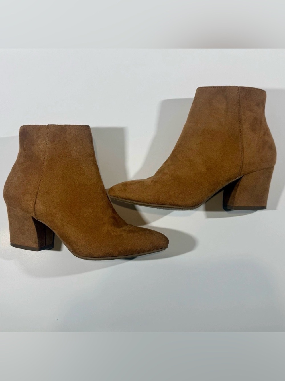 Soda Suede Western Ankle Bootie Pointed Toe Block Heel Side Zip Size 7.5